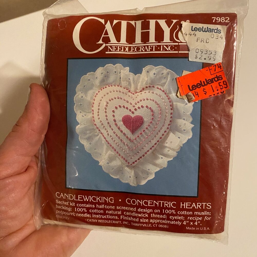 Cathy Needlecraft 7982 Candlewicking Heart Kit – Vintage Sealed‎ DIY Craft - Picture 3 of 4